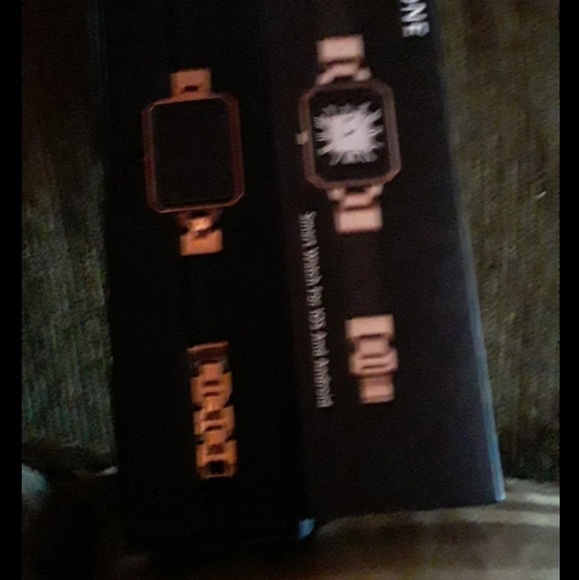 One karacus dione smart watch and a Michael Kors s - Picture 1 of 2